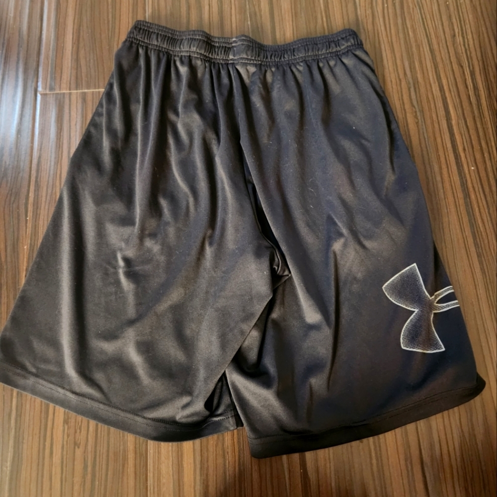 Boys small Under Armour Basketball Athletic Shorts Black